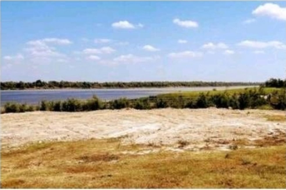 Flusslandschaft mit Sandbank